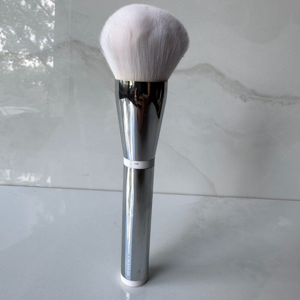 It Cometics Heavenly Skin CC+ Skin-Perfecting Brush (style: KERN0W)